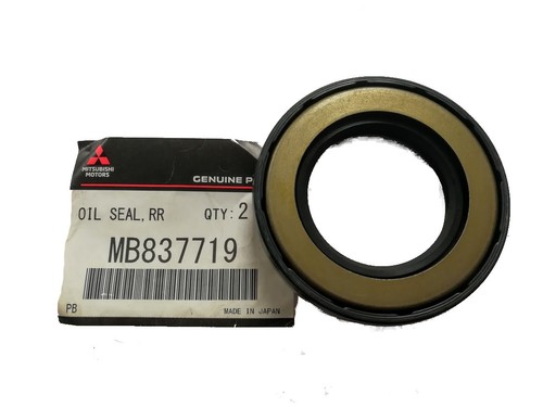 Rear axle seal - seal, l200